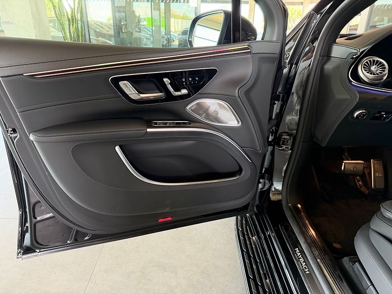 Mercedes-Benz EQS 680 4MATIC MAYBACH SUV - fotka 9 z 30