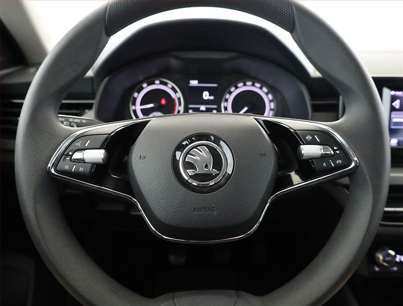 Škoda Kamiq (2023) Ambition Plus 1.0 TSI, ČR - fotka 8 z 19