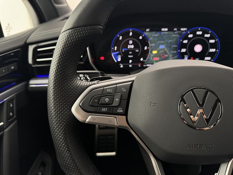 Volkswagen Touareg 3.0Tdi*1-MAJ*DPH*HUD*R-LINE* - fotka 24 z 50