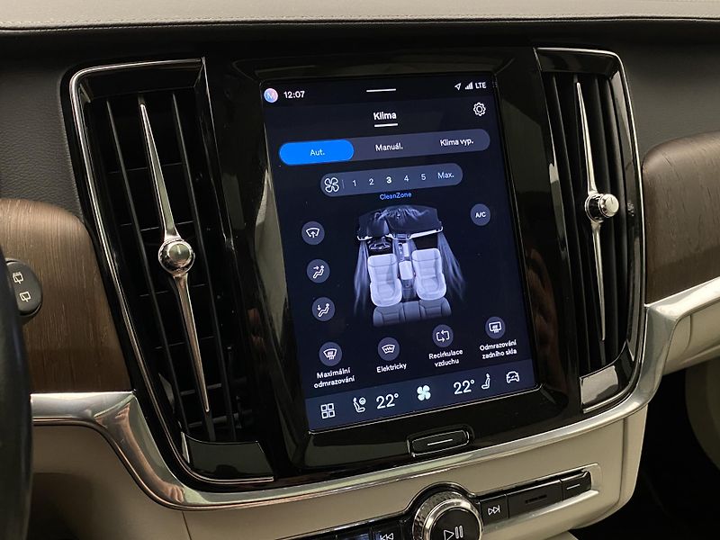 Volvo V90 B4 AWD BRIGHT PLUS AUT CZ - fotka 40 z 60