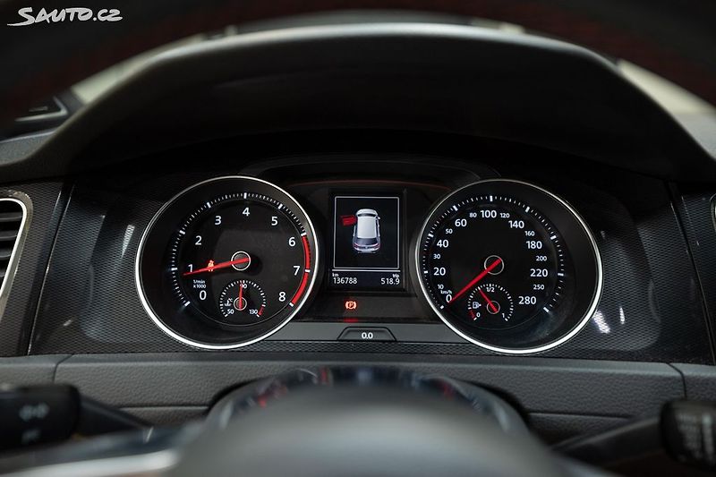 Volkswagen Golf (2016) GTI Performance 2.0 169 kW - fotka 22 z 35
