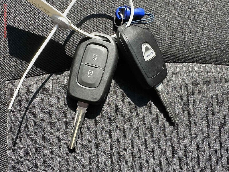 Dacia Logan (2017) 1.2 i, 1.maj,ČR, AC, park - fotka 15 z 15