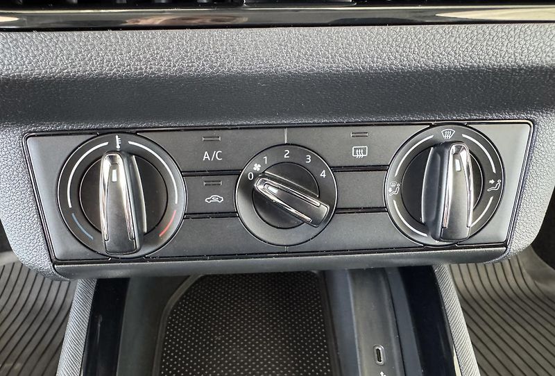 Škoda Kamiq 1,0TSI*Tempomat*PDC*REZERVACE! - fotka 20 z 29