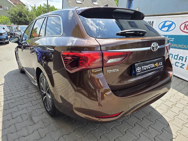 Toyota Avensis 2.0-VELMI ZACHOVALÝ STAV - fotka 9 z 28