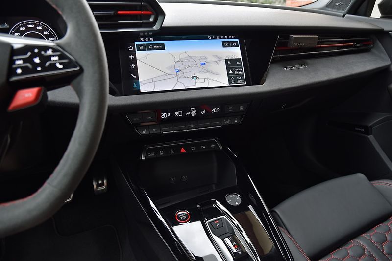 Audi RS 3 2.5 TFSi 294 kW /// REZERVACE  - fotka 26 z 51