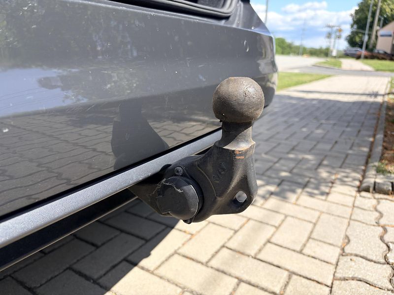 Volkswagen Touran 2.0TDI DSG TAŽNÉ - fotka 32 z 37