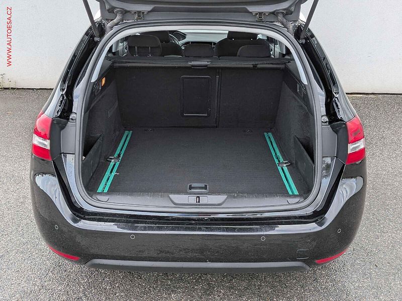 Peugeot 308 (2014) 1.2PT, LED, panor - fotka 7 z 17