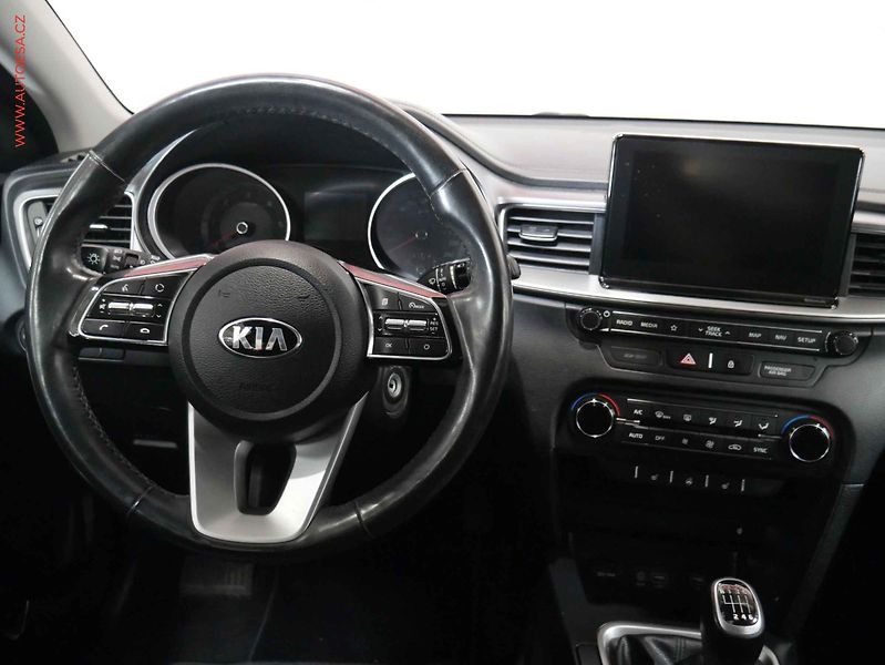 Kia Ceed (2018) 1.6 CRDi, ČR, Navi, kamera - fotka 11 z 17
