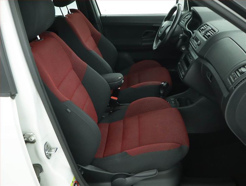 Škoda Fabia (2011) Monte Carlo 1.2 TSI - fotka 9 z 15