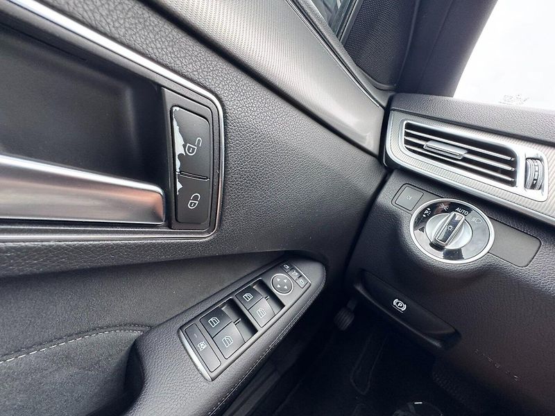 Mercedes-Benz Třídy E (2016) 350 3,0D 4X4 AUTOMAT BLUETEC - fotka 24 z 45