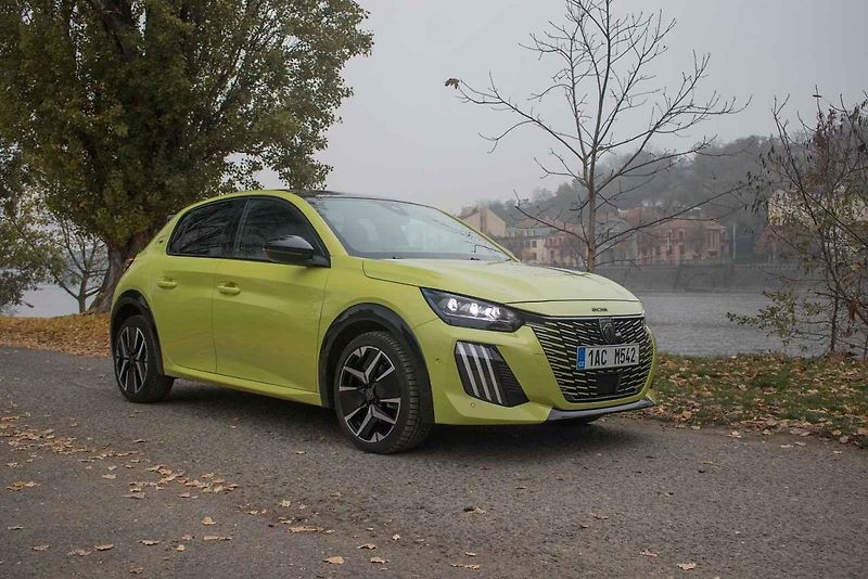 test Peugeot 208 hybrid