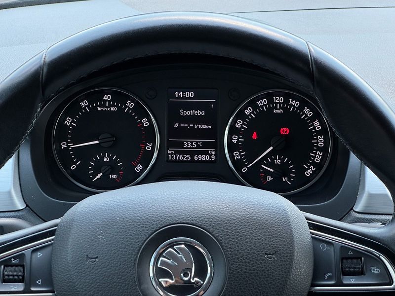 Škoda Rapid (2014) Elegance 1.2 TSI 77kW - fotka 17 z 35