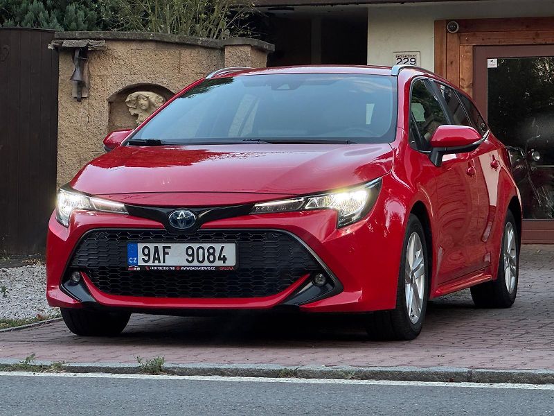 Toyota Corolla 1.8E-Cvt Comf Sport 1.MAJ.DPH - fotka 3 z 28