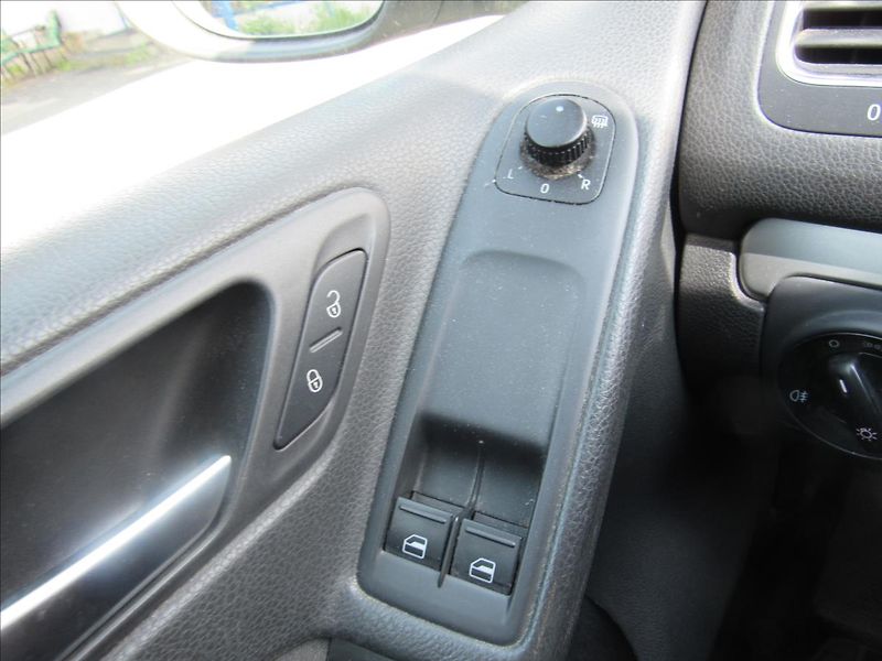 Volkswagen Golf 1,4 i 59kW - fotka 21 z 29
