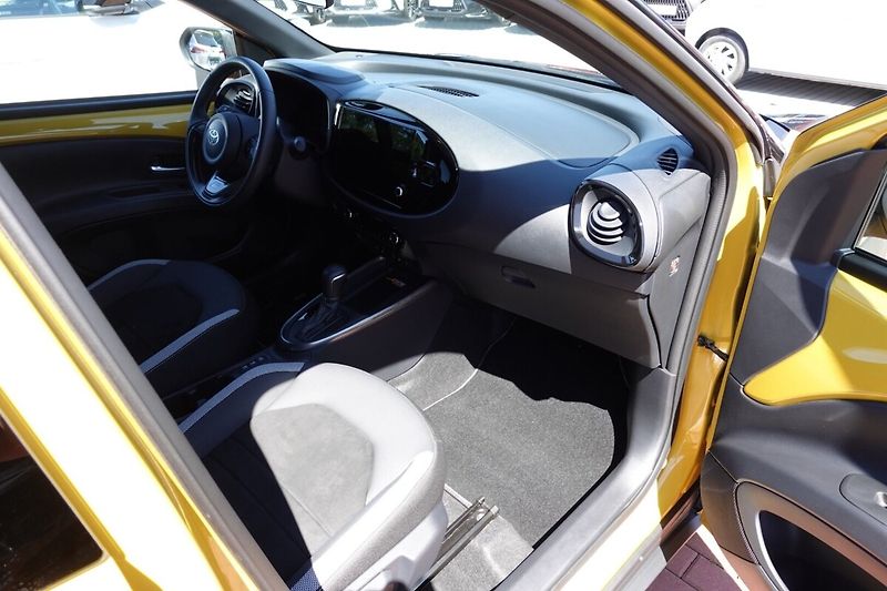 Toyota Aygo 1,5 HEV GR SPORT - fotka 12 z 33