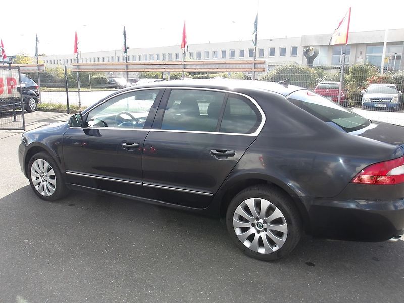 Škoda Superb 2,0TDi 103kW DSG ! ČR ! 2.MAJ. - fotka 12 z 45