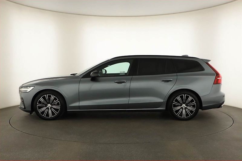 Volvo V60 (2021) R-Design B4 - fotka 3 z 17
