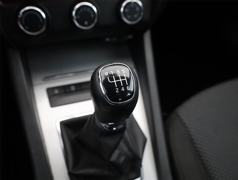 Škoda Octavia (2013) Ambition 1.2 TSI, Serv.kniha - fotka 11 z 17