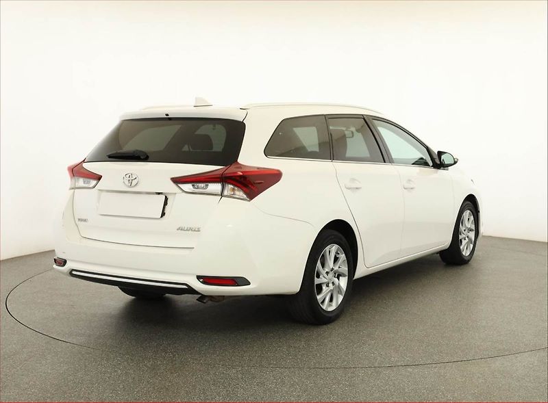 Toyota Auris (2015) 1.6 Valvematic, ČR,1.maj - fotka 5 z 18