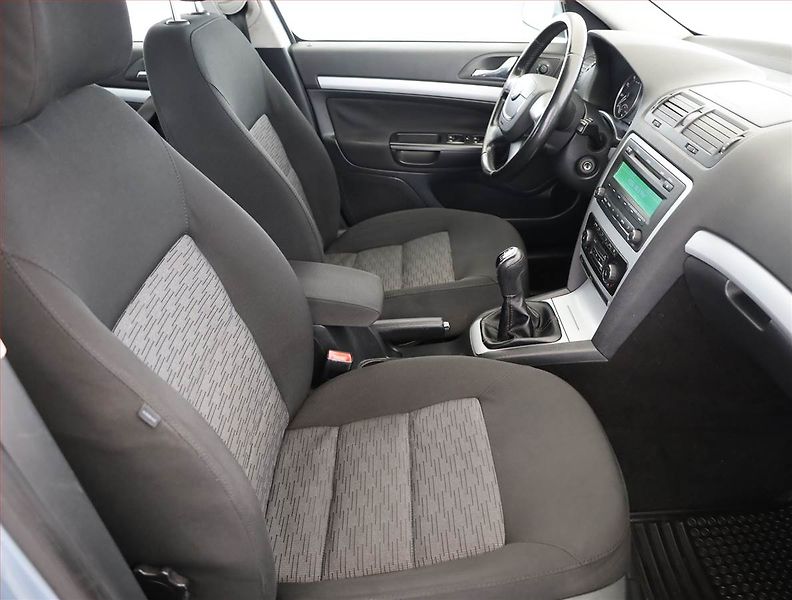 Škoda Octavia (2010) Ambiente Plus 1.4 TSI, po STK - fotka 7 z 15