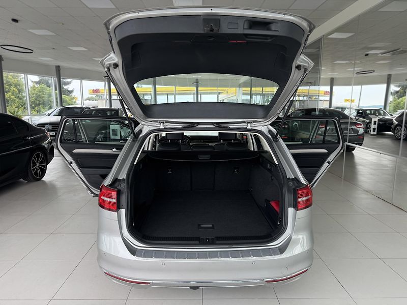 Volkswagen Passat 2,0TDI DSG*Highline*REZERVACE! - fotka 29 z 32