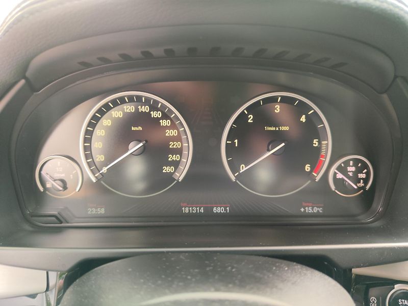 BMW X6 (2016) xDrive 30d, Head-up-display - fotka 9 z 12
