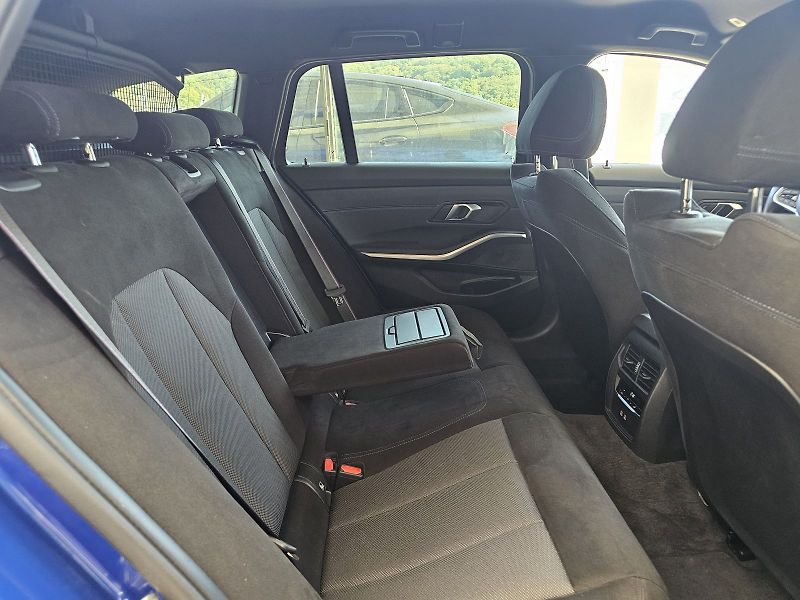 BMW Řada 3 320d xDrive M paket - fotka 18 z 34