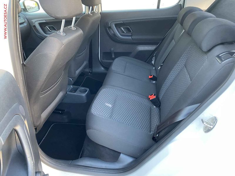 Škoda Fabia (2011) 1.2 TSi, Ambition, DSG, park - fotka 10 z 16