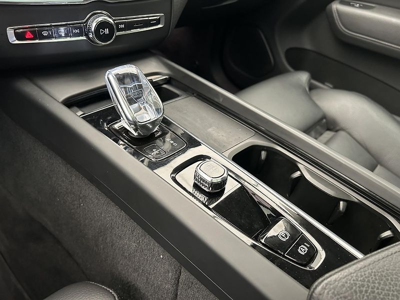 Volvo XC60 2.0 T6 4x4 Recharge Inscriptio - fotka 29 z 31