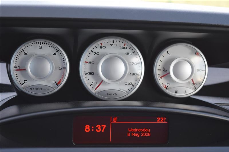 Peugeot 807 2,0 HDI 100KW 7MÍST PO STK - fotka 38 z 46