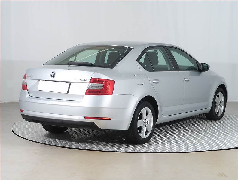 Škoda Octavia (2019) Ambition 1.6 TDI, Tempomat - fotka 5 z 23