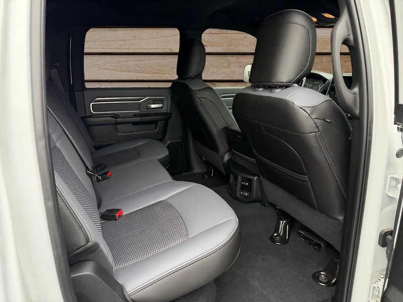 Dodge RAM (2022) +2500+HEMI+OFFROAD PAKET+LPG+ - fotka 11 z 20