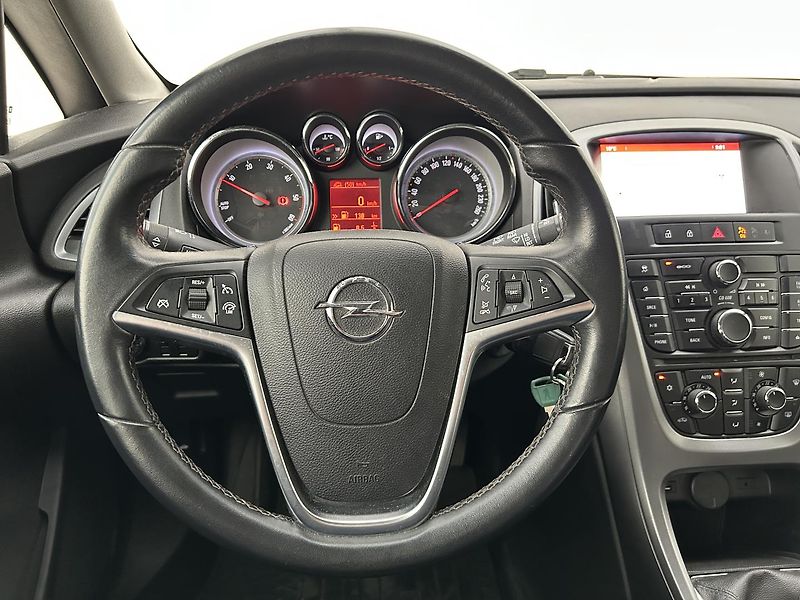 Opel Astra 1.6 CDTi Enjoy - fotka 16 z 24