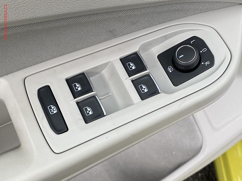 Volkswagen Golf (2020) 2.0 TDi, Life, DSG, šíbr - fotka 11 z 19
