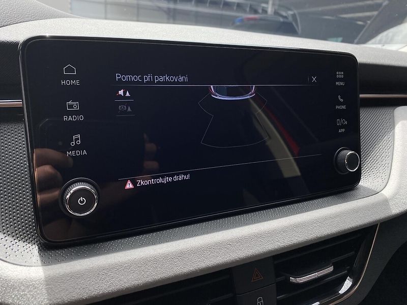 Škoda Kamiq 1,0 TSI 85 kW Top Selection - fotka 17 z 27