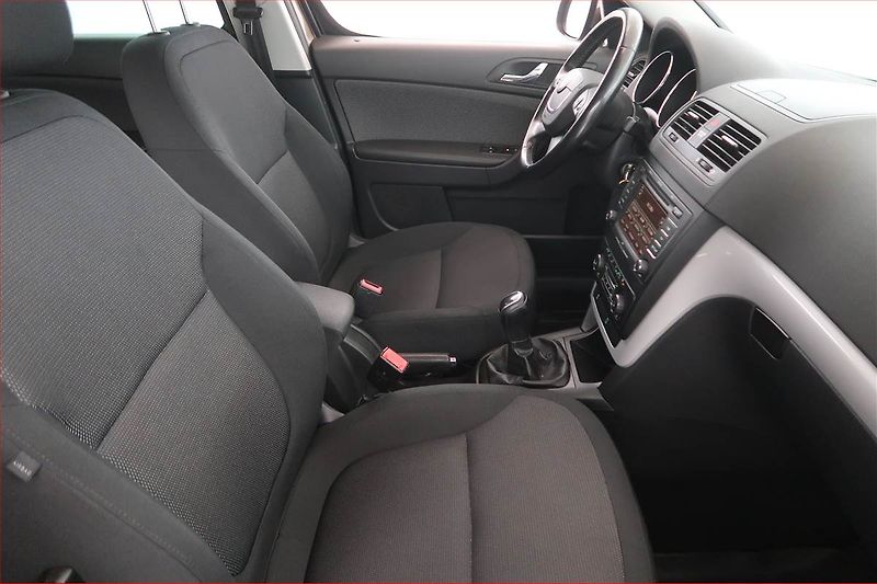 Škoda Yeti (2011) 2.0 TDI, 4X4, Xenony - fotka 9 z 16