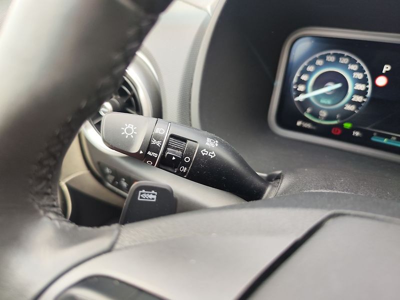 Hyundai Kona EV/150kW 64kWh Style AT - fotka 29 z 35