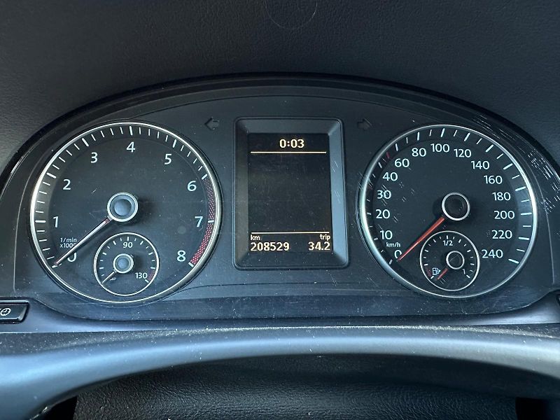 Volkswagen Touran (2012) - fotka 17 z 27