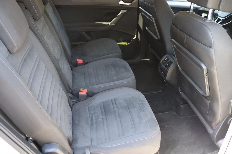 Volkswagen Touran 2.0TDI DSG 110kW - fotka 44 z 50