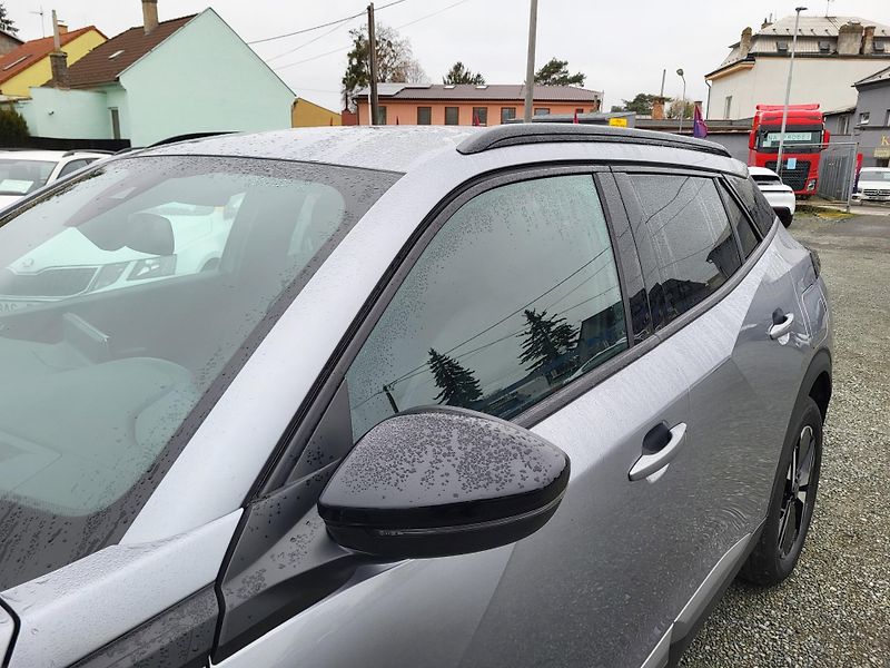 Peugeot 2008 1.2 PureTech 130k AUTOMAT - fotka 37 z 45