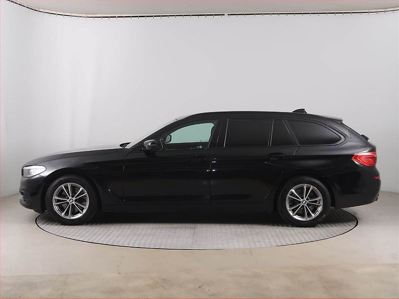 BMW Řada 5 (2019) 520d xDrive, 4X4, Automat - fotka 3 z 19
