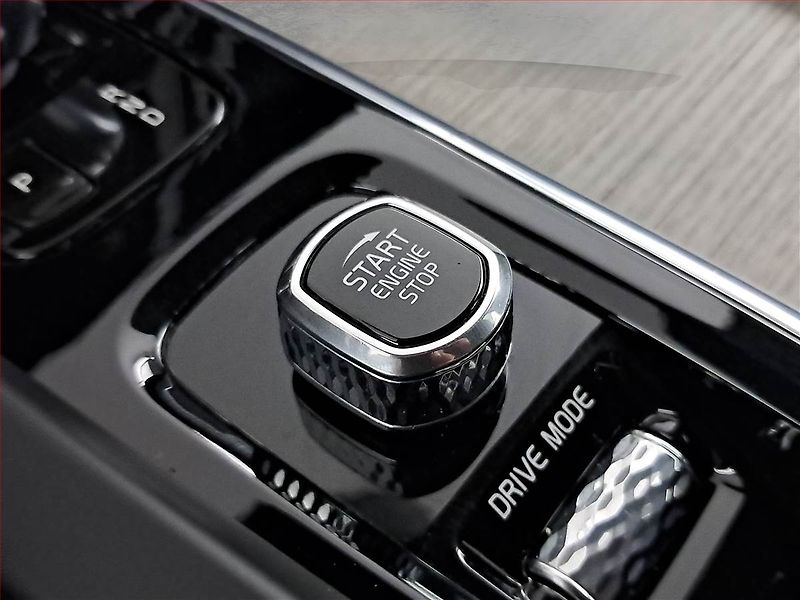 Volvo XC60 (2021) Inscription B4 AWD - fotka 24 z 27