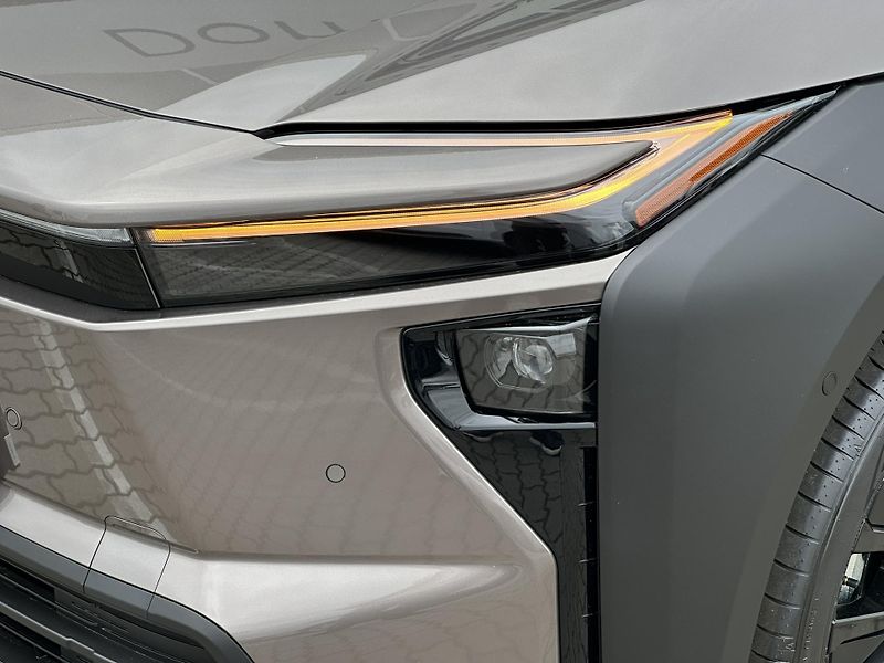 Toyota bZ4X (2026) Touring AWD - Executive 74kWh  - fotka 7 z 44