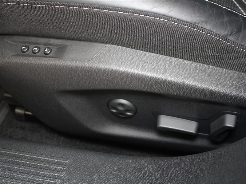 Opel Astra 1,6 GSE 165kW Sada Tech+ Paměť - fotka 25 z 30