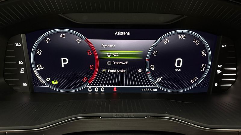 Škoda Superb 2.0 TDI DSG Style Combi - fotka 10 z 28