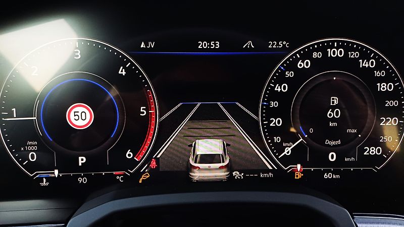 Volkswagen Touareg R-LINE 210kW-WEBASTO-HUD-TZ- - fotka 26 z 50
