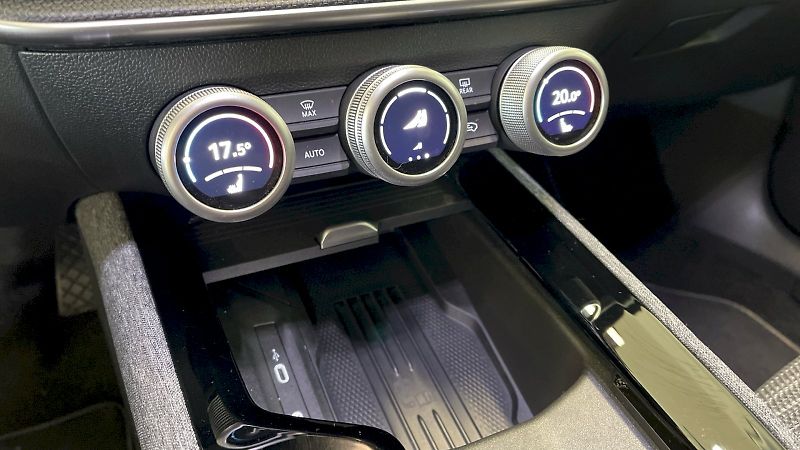 Škoda Superb (2025) Selection iV 1.5 TSI 150kW DSG - fotka 23 z 34