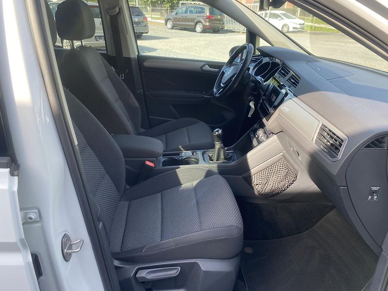 Volkswagen Touran 1.4TSI 110kW-1xMAJ-7MÍST-NAVI - fotka 40 z 44