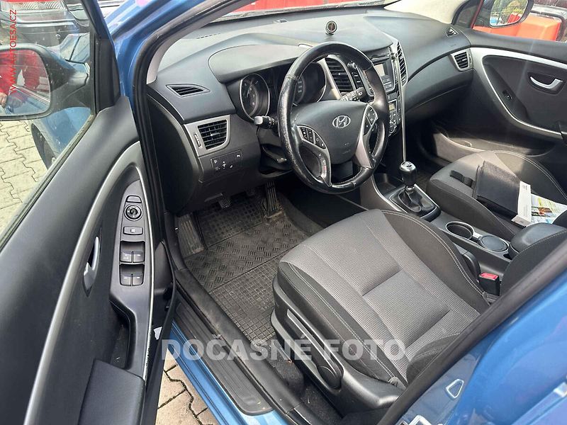 Hyundai i30 (2014) 1.6GDi, 2.maj,ČR, STK7/28 - fotka 3 z 3
