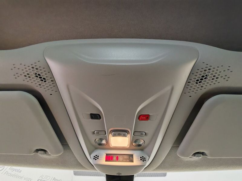 Toyota ProAce City 1.2T 110k  Family - fotka 33 z 35